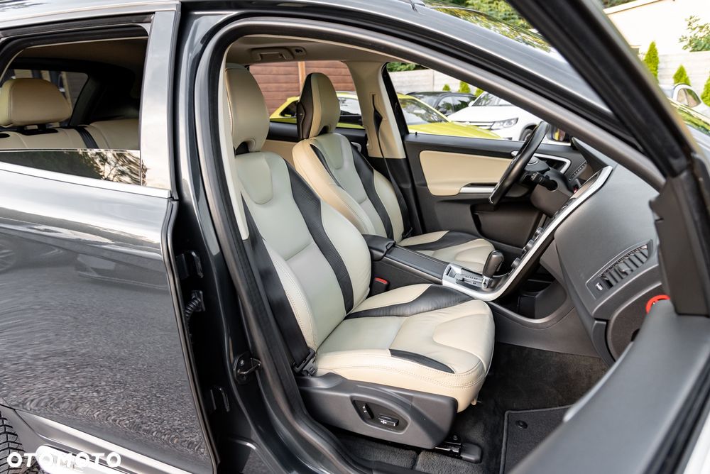 Volvo XC 60 D5 AWD RDesign - 28