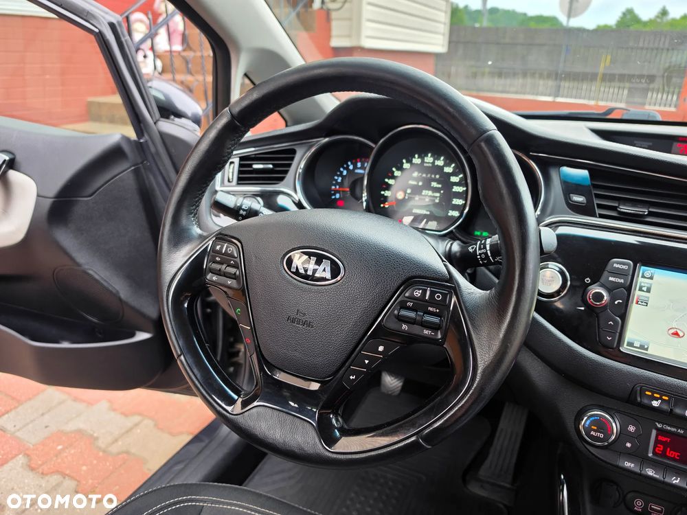Kia Ceed 1.6 CRDi 136 ISG Platinum Edition - 24