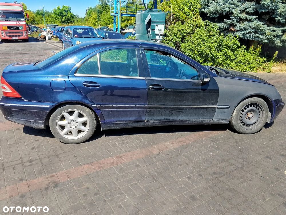 Mercedes – Benz Klasa C W203 (00-04r.) 2.0 B 163KM. Silnik 111.955 (111 955) (111955) Skrzynia 722.616 (722 616) (722616) lakier 359.Cały na części. GWARANCJA !!!  Przód Tył Zestaw Komplet Drzwi Klapa Zderzak Błotnik Maska Grill Atrapa Szyba Pas Lampa Lusterko Boczki Fotel Kanapa Kokpit Deska Rozdzielcza Przełącznik Włącznik Sterownik Przewody Wiązka Instalacja Moduł Komputer Czujnik Listwa Pompa Alternator Wtryski Głowica Rozrusznik Kompresor Sprzęgło Dwumas Silnik Skrzynia ABS Klimatyzacji Paliwa Wspomagania Kolektor Turbina Przepustnica Zawór Chłodnica Koło Hak Belka Sanki Zawieszenie Mcpherson Półoś Amortyzator Wydech Tłumik Zacisk Most - 4