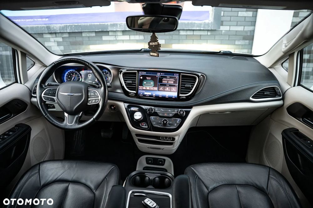 Chrysler Pacifica - 15