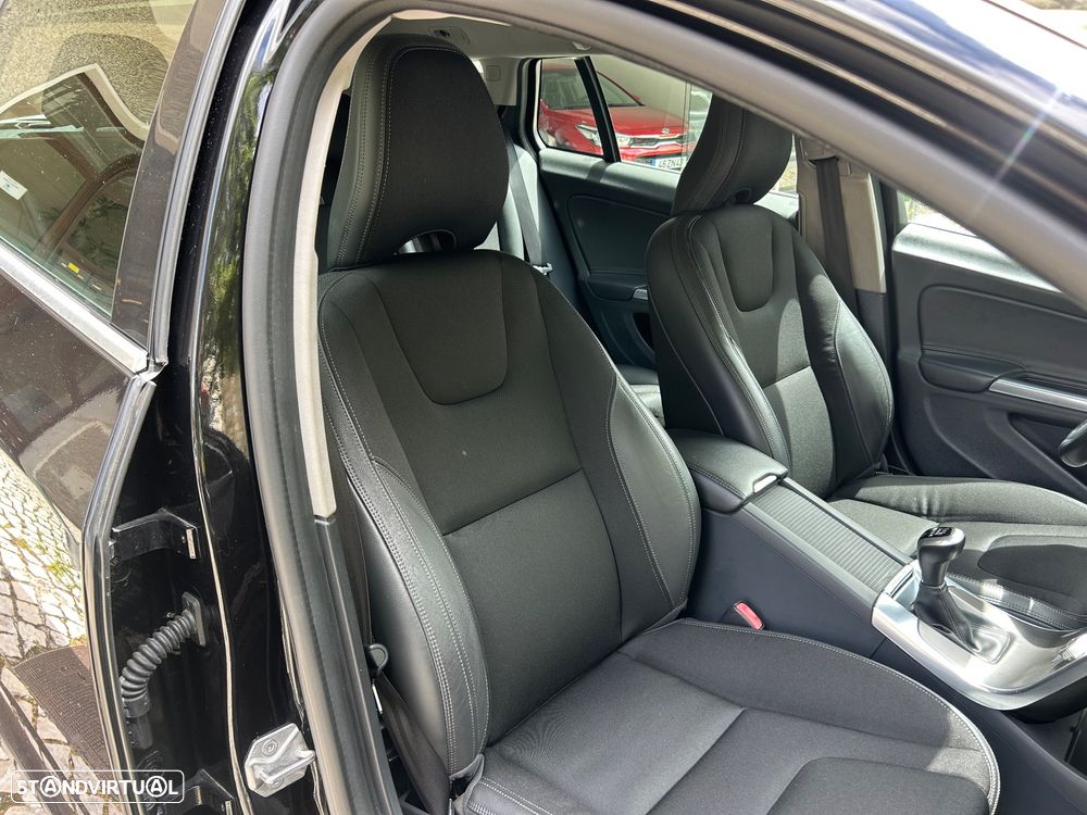 Volvo V60 2.0 D3 Momentum - 18