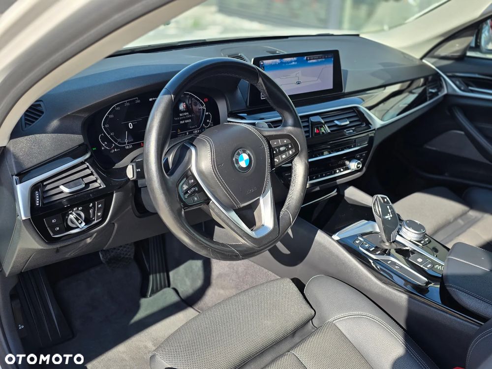 BMW Seria 5 530e iPerformance xDrive Sport Line sport - 19
