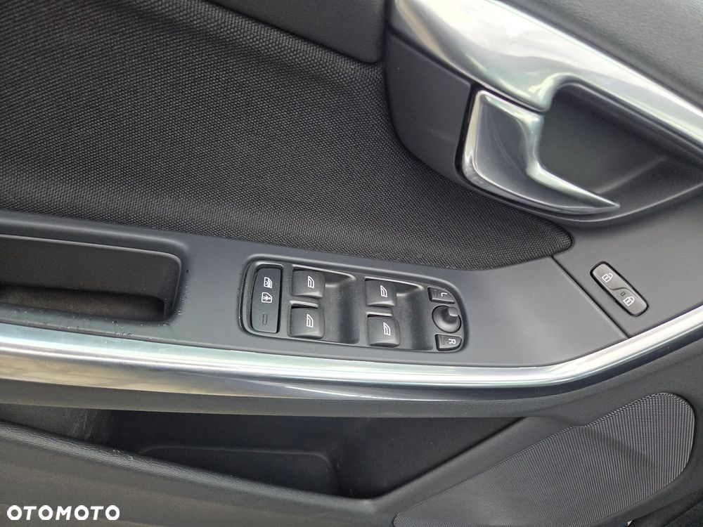 Volvo V60 D2 Momentum - 16