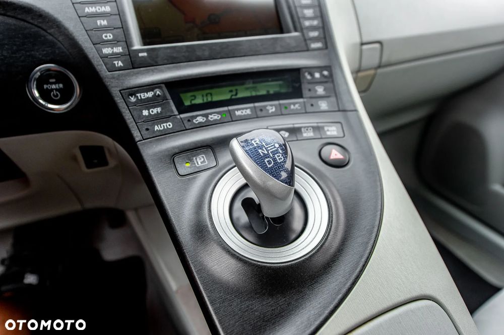 Toyota Prius (Hybrid) Life - 35
