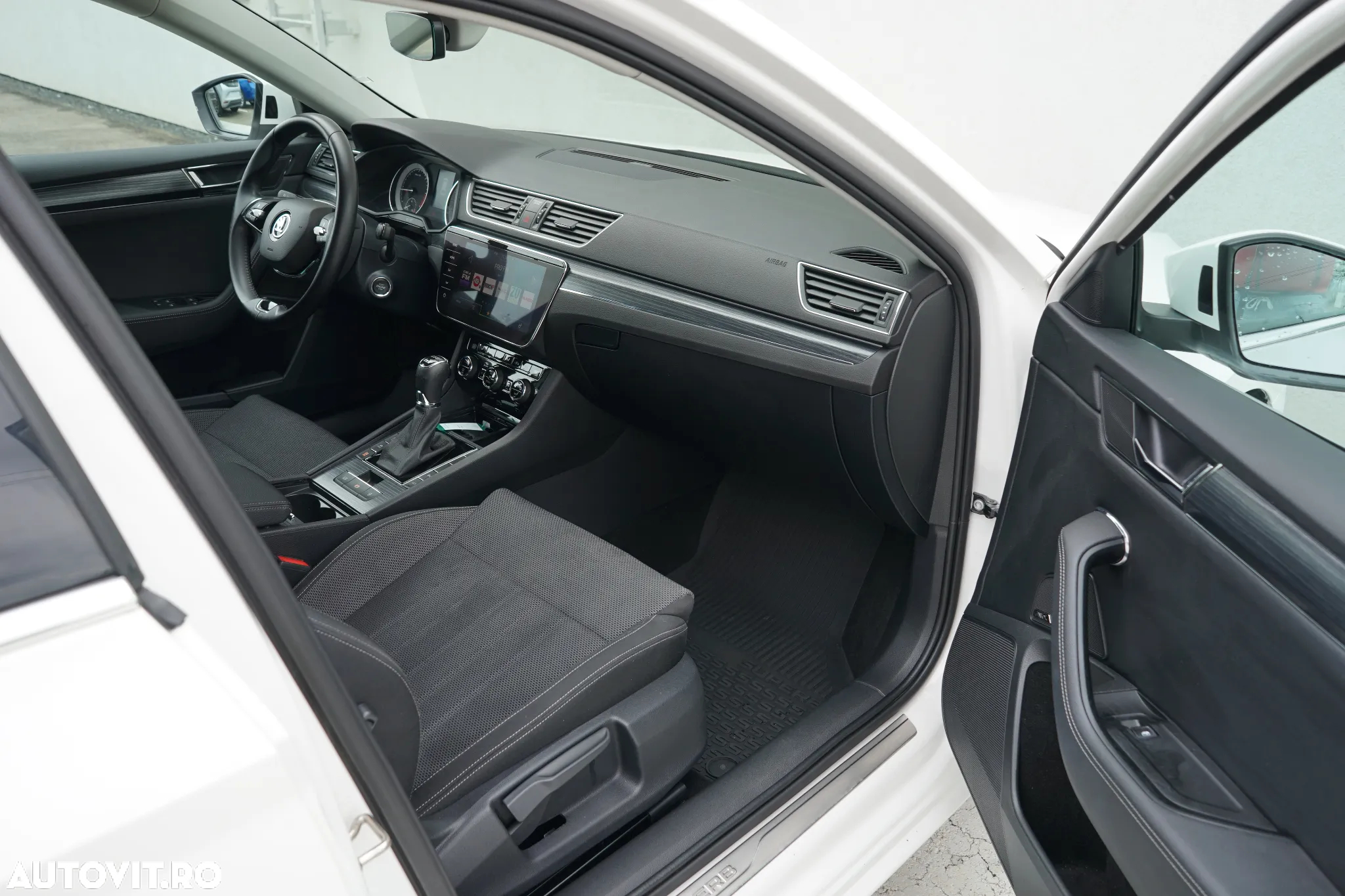 Skoda Superb Combi 2.0 TDI 4X4 DSG Style - 29