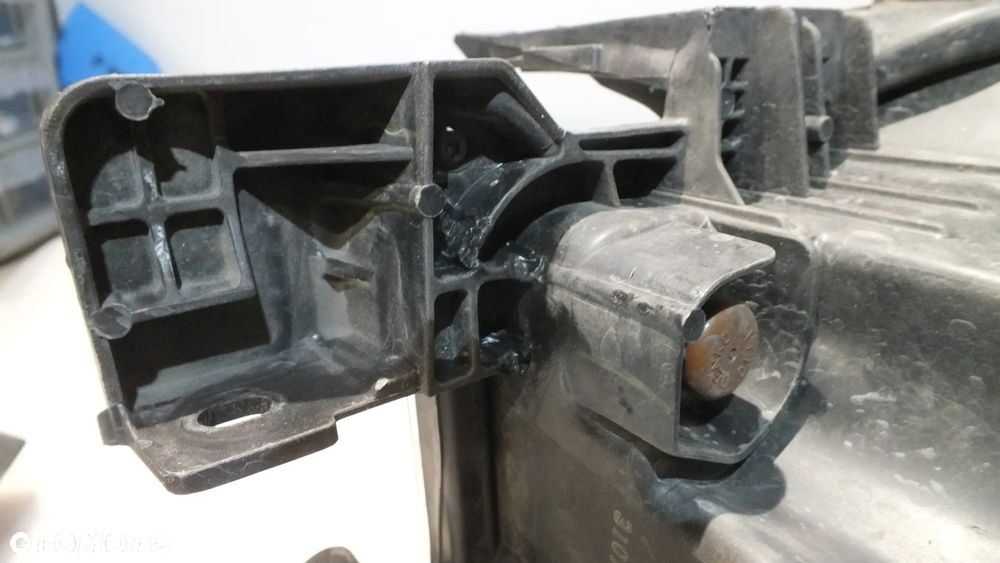 Lampa przednia lewa Toyota Hilux VIII Lift zwykła - 9