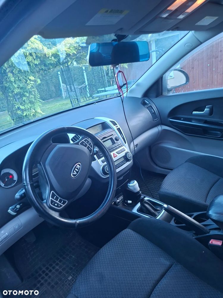 Kia Ceed - 10