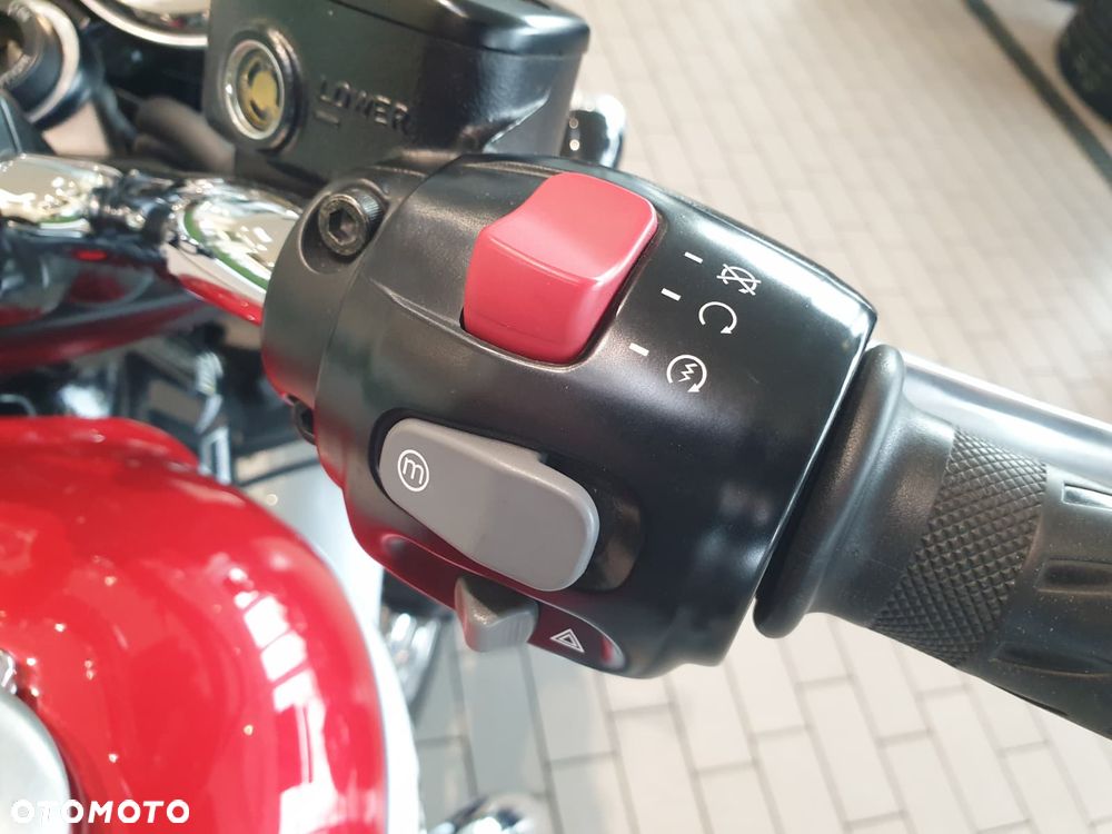 Triumph Bonneville - 26