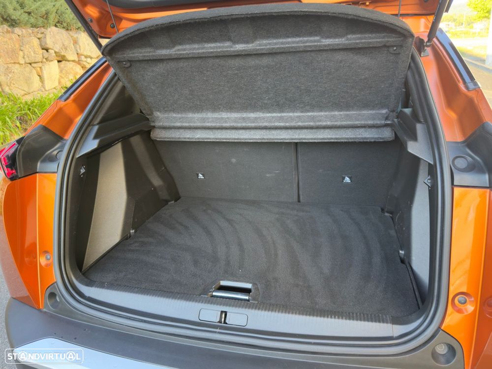 Peugeot 2008 1.5 BlueHDi Allure EAT8 - 21