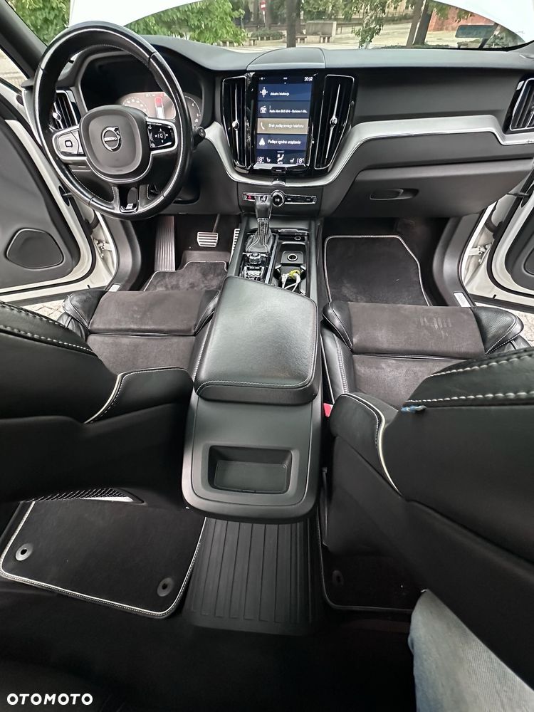 Volvo XC 60 D5 SCR AWD R-Design - 12