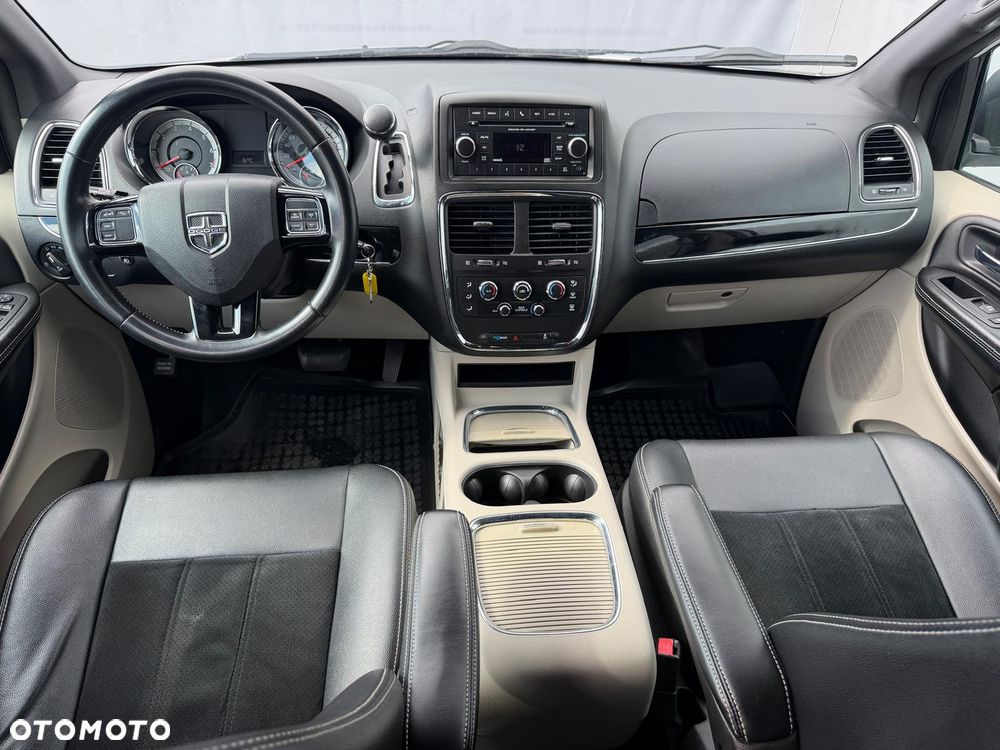 Dodge Caravan - 17