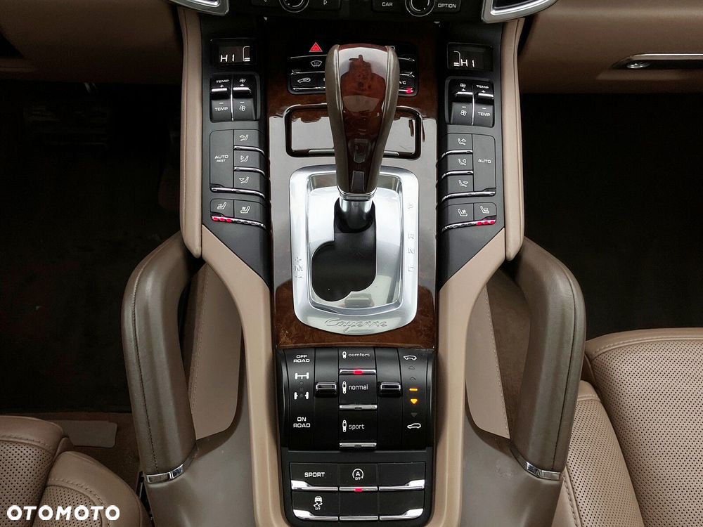 Porsche Cayenne - 40