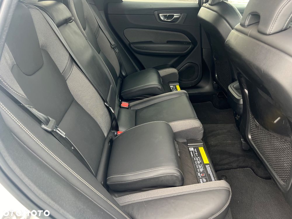 Volvo XC 60 B4 D AWD Plus Dark - 14