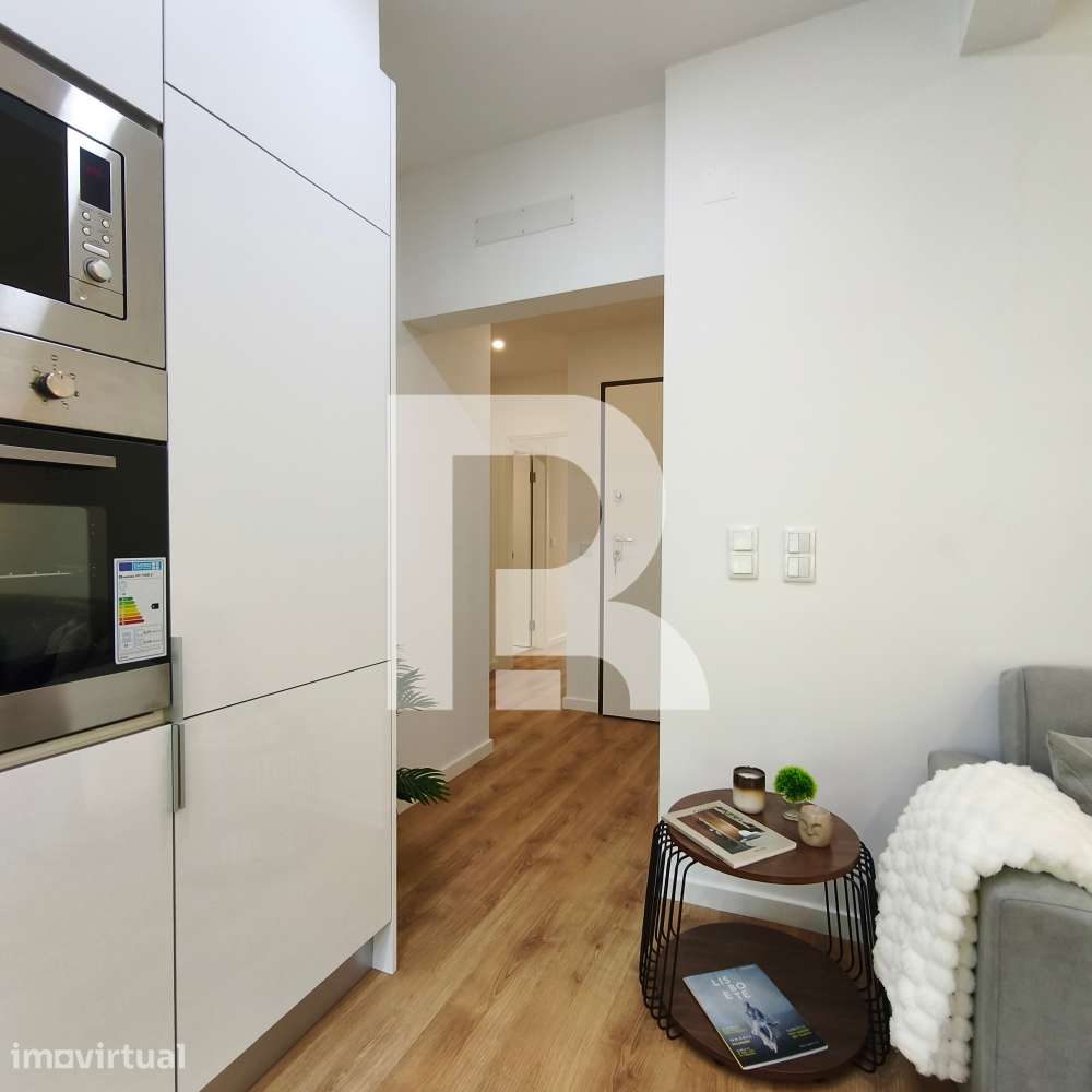 Apartamento T2 Totalmente Remodelado em Benfica - Grande imagem: 3/25