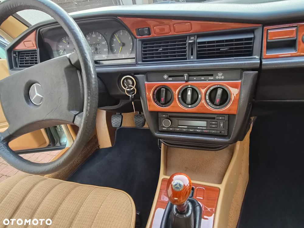 Mercedes-Benz W201 (190) - 16