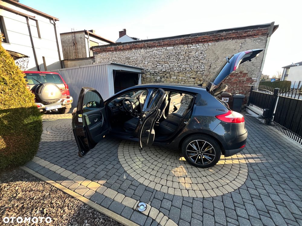 Renault Megane ENERGY TCe 115 Start & Stop Bose Edition - 28