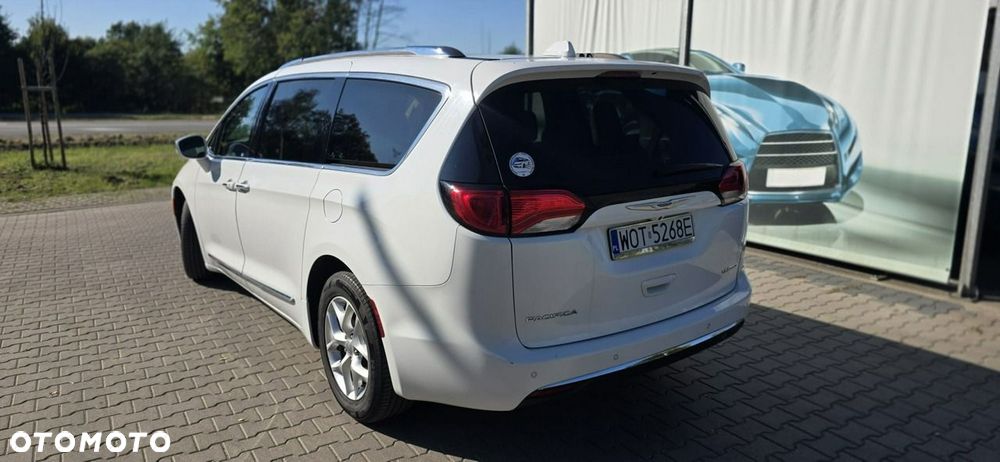 Chrysler Pacifica - 3
