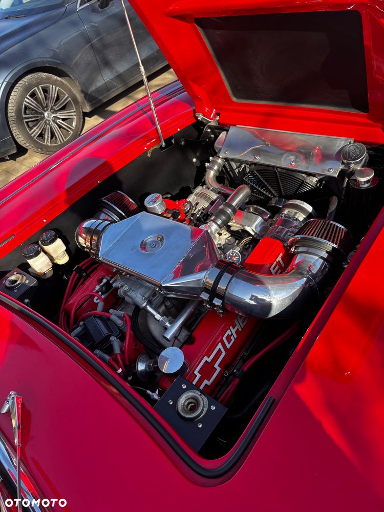 Chevrolet Corvette - 9