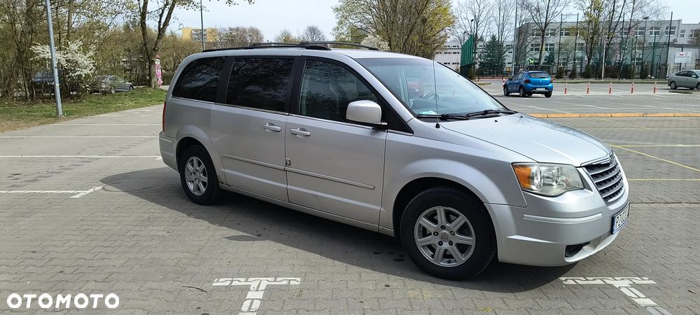 Chrysler Town & Country - 2