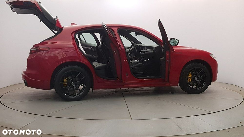 Alfa Romeo Stelvio - 12