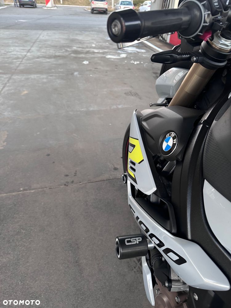 BMW S - 6