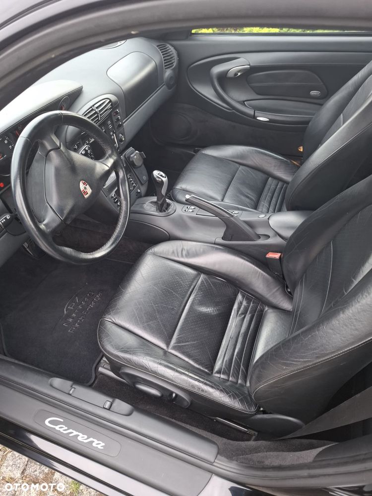 Porsche 911 Carrera - 16