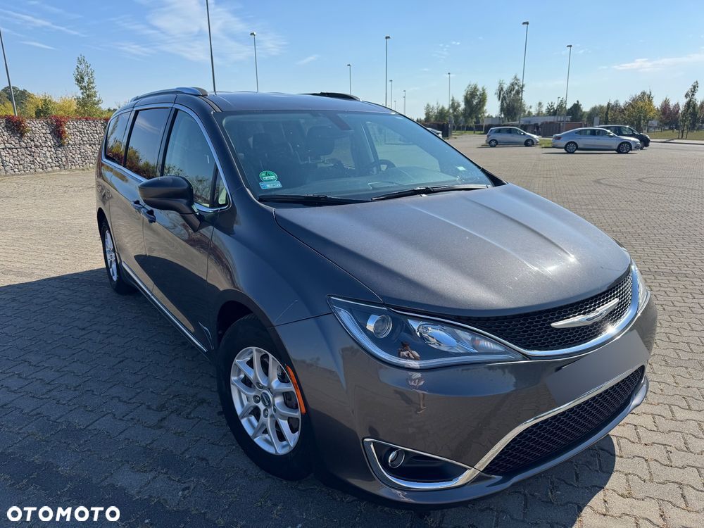 Chrysler Pacifica - 1