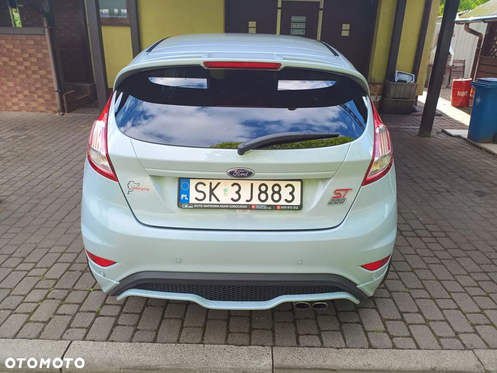 Ford Fiesta - 25