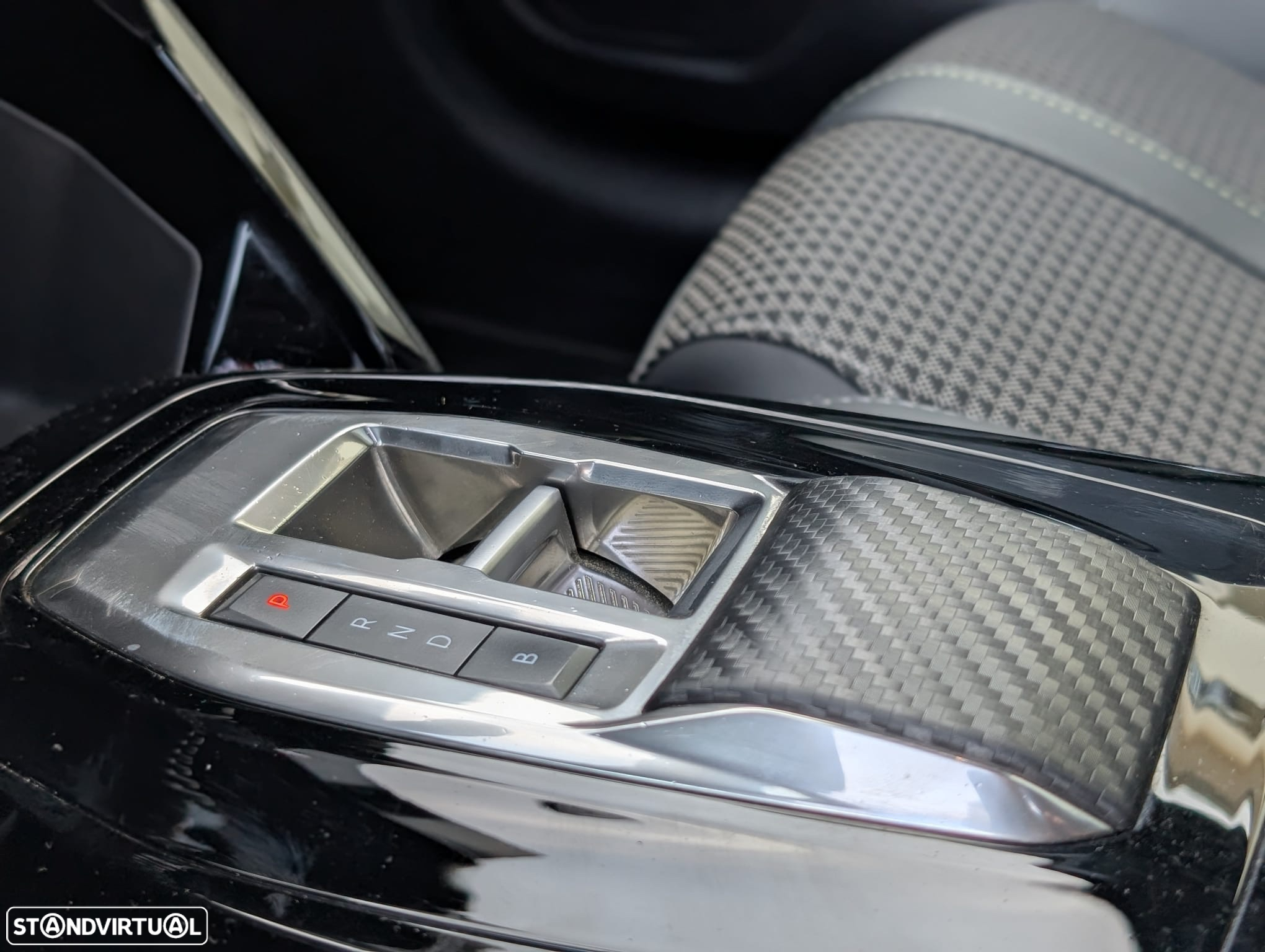 Peugeot e-208 51 kWh GT - 9