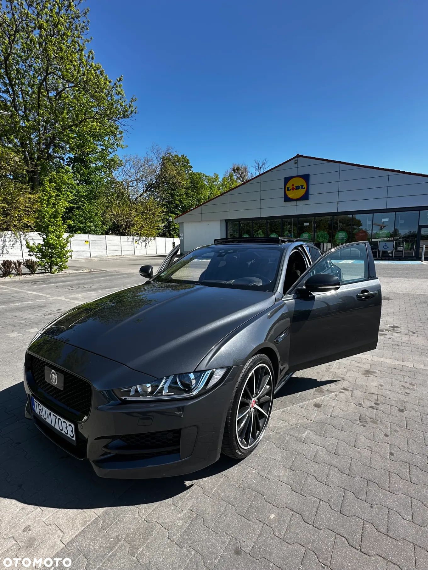 Jaguar XE 2.0 T R-Sport - 1