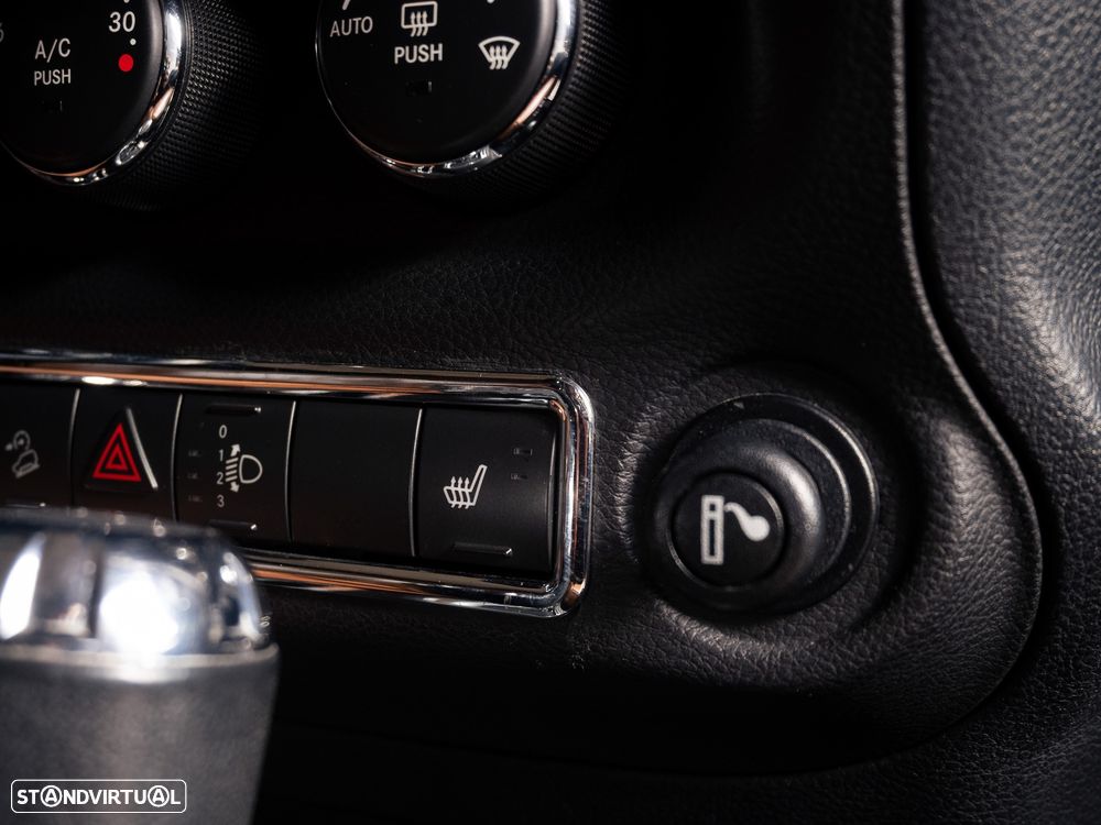 Jeep Wrangler Unlimited - 32