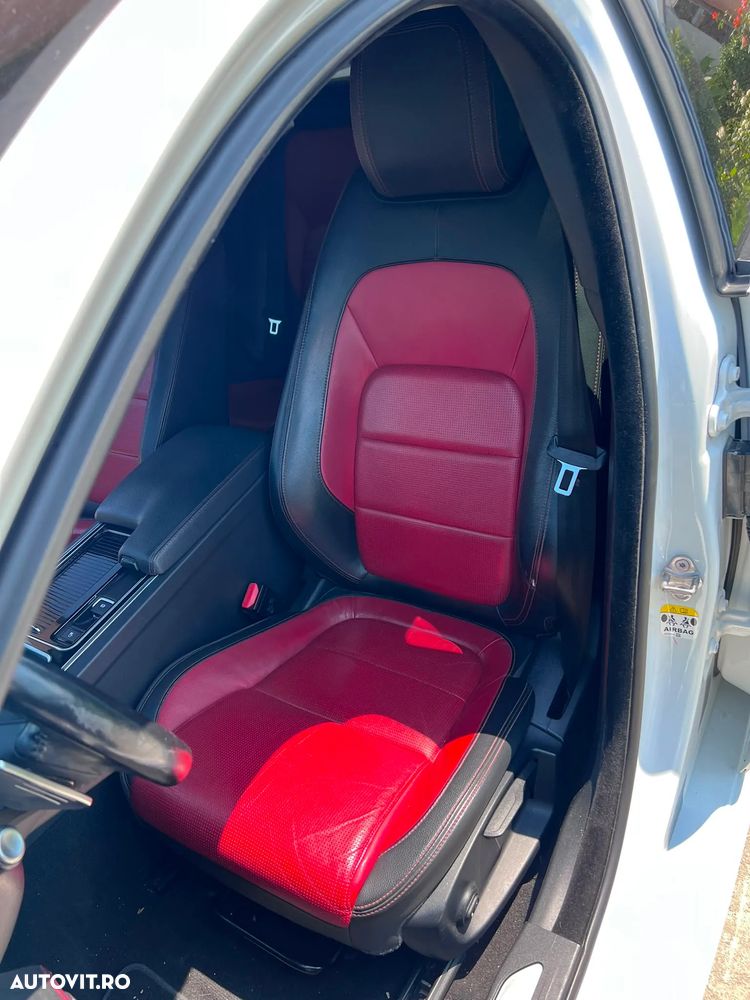 Jaguar XE 2.0 AWD R-Sport - 11