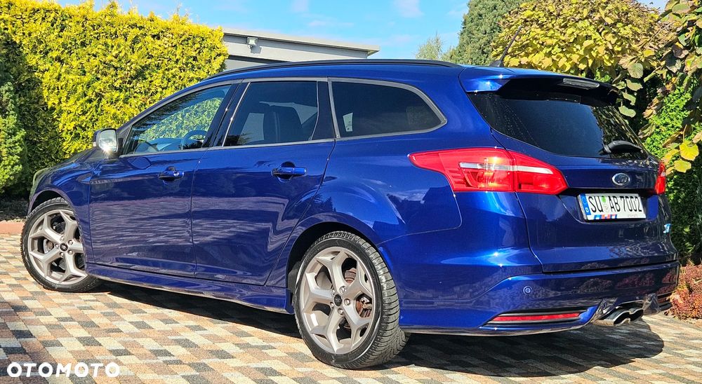 Ford Focus Turnier 2.0 EcoBoost ST mit Leder-Exclusiv-Paket - 3