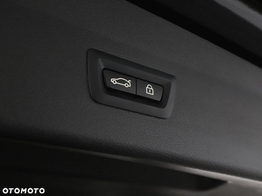BMW X1 sDrive18d xLine - 39