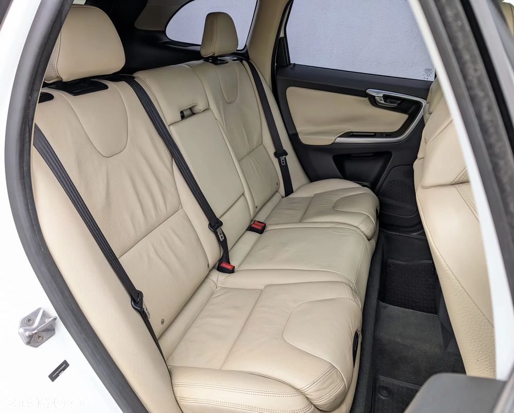 Volvo XC 60 T5 AWD Geartronic Momentum - 14