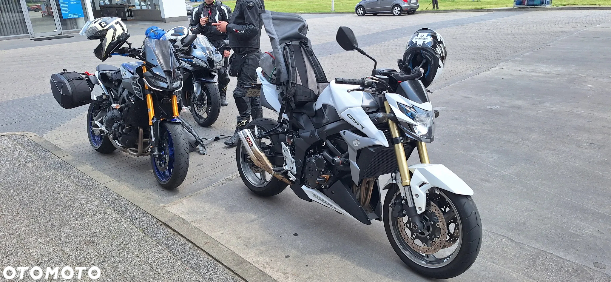 Suzuki GSR - 4