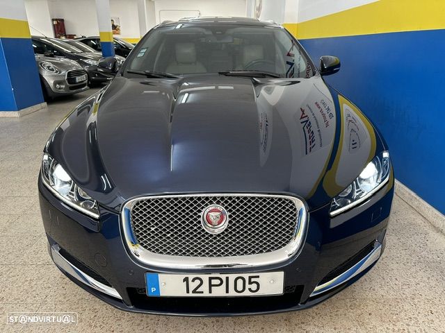 Jaguar XF Sportbrake 3.0 D V6 Premium Luxury - 4