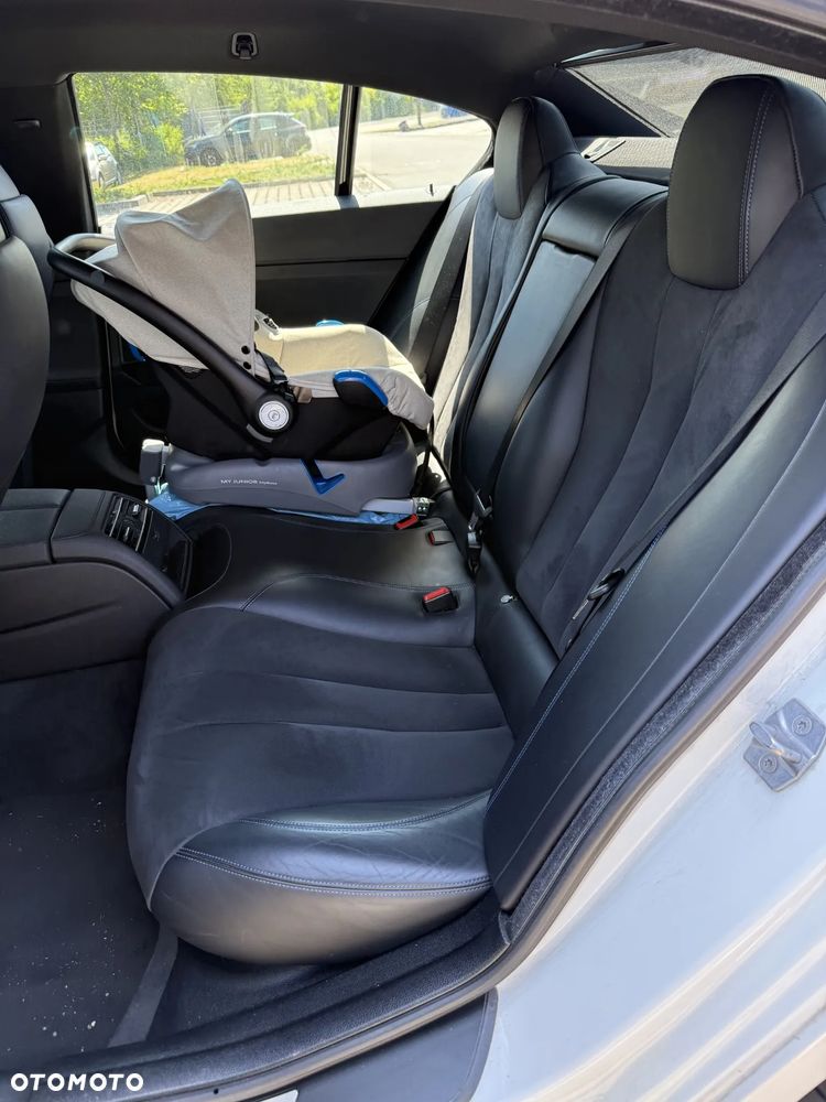 BMW Seria 6 650i - 8