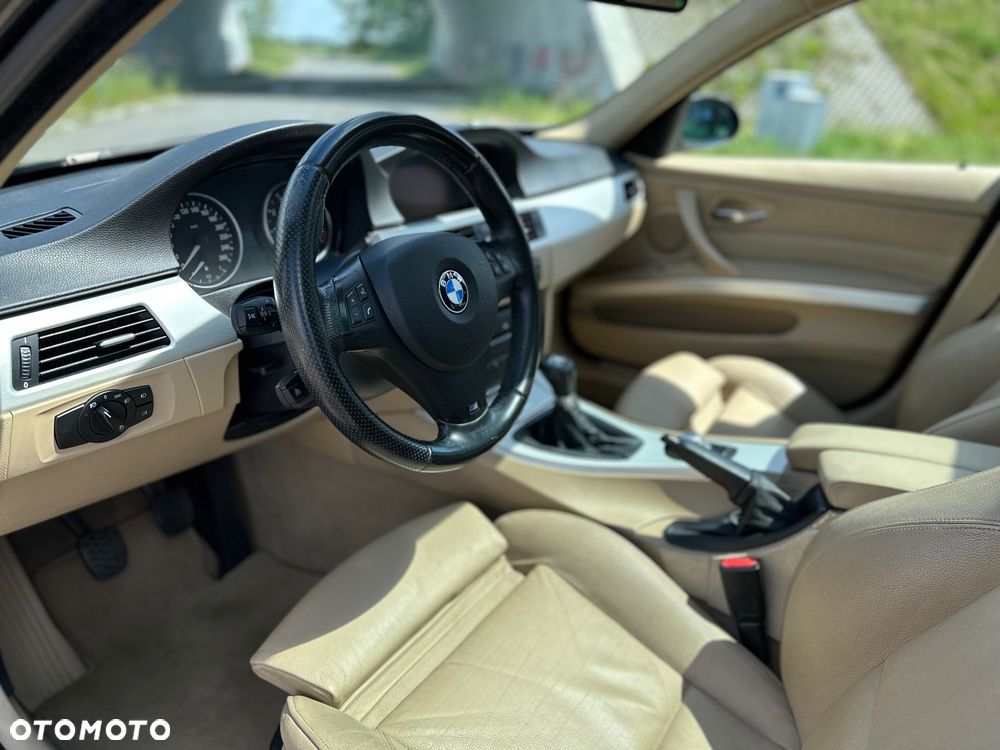 BMW Seria 3 330xi - 16