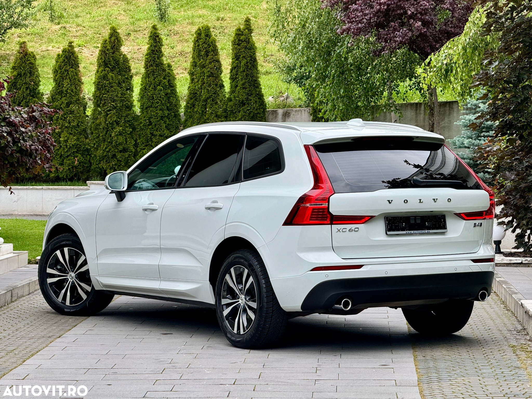 Volvo XC 60 B4 D AWD Geartronic Momentum - 4