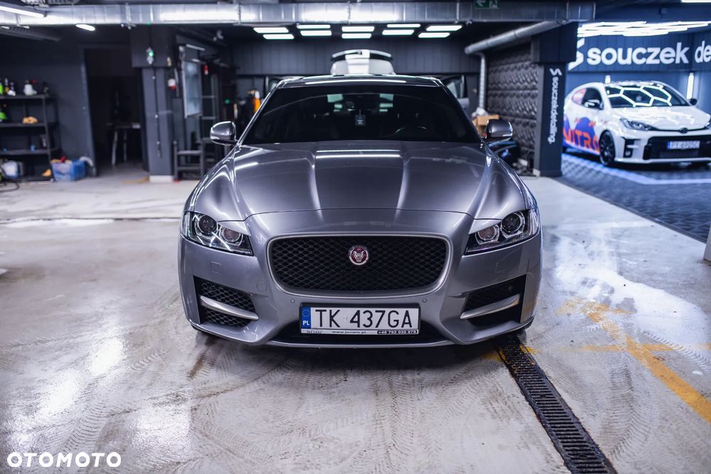 Jaguar XF 2.0 i4D AWD R-Sport - 4