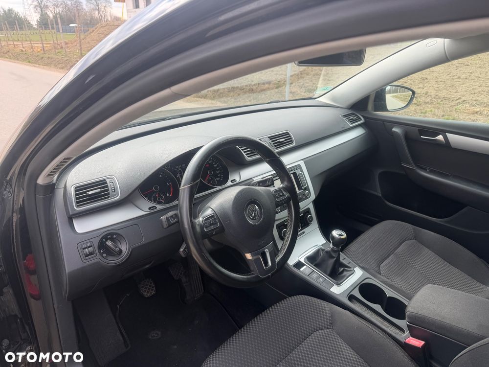 Volkswagen Passat 1.6 TDI BlueMotion Technology Trendline - 26