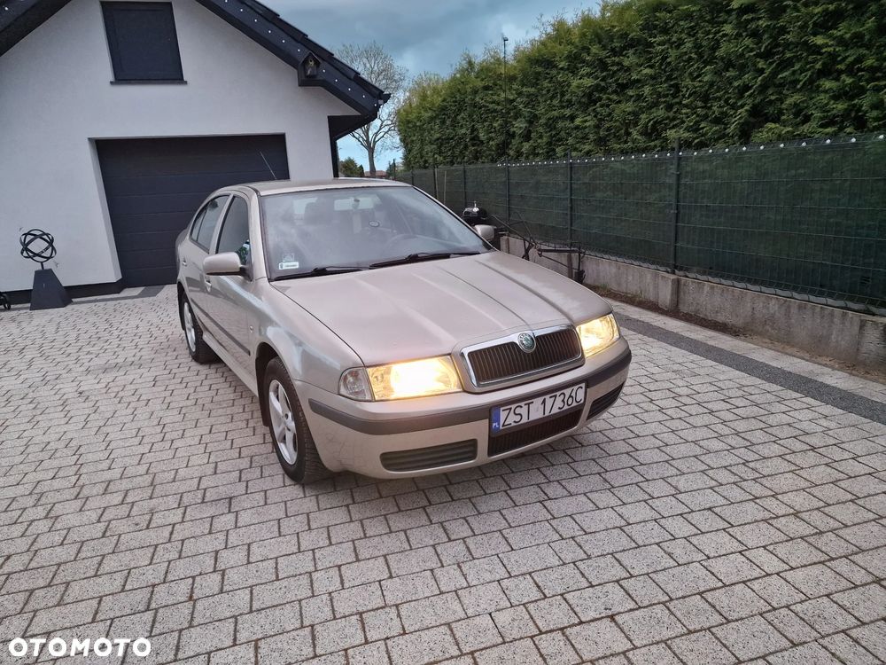 Skoda Octavia 1.6 Tour - 17