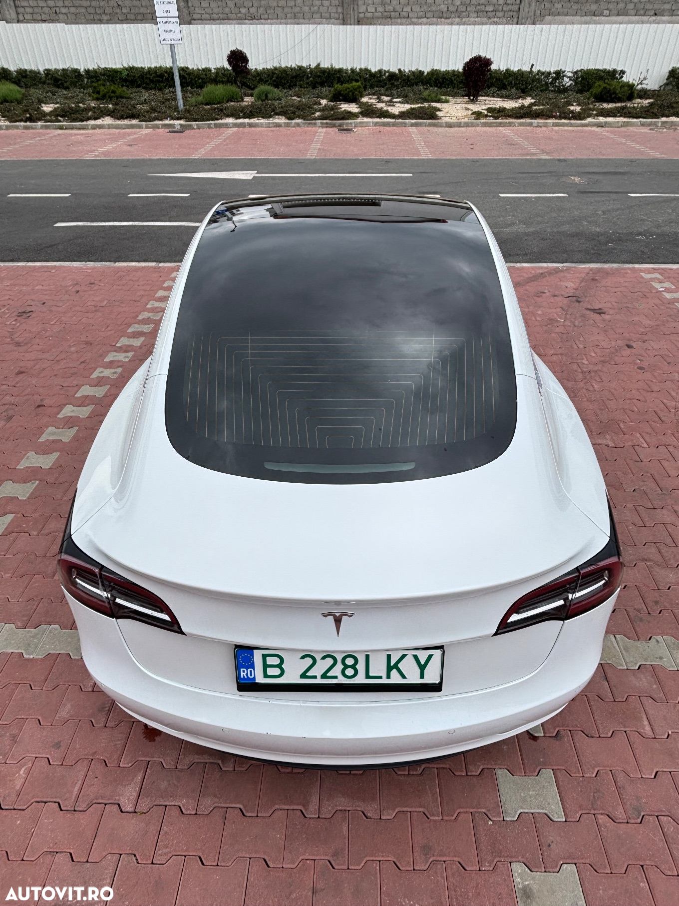 Tesla Model 3 - 9
