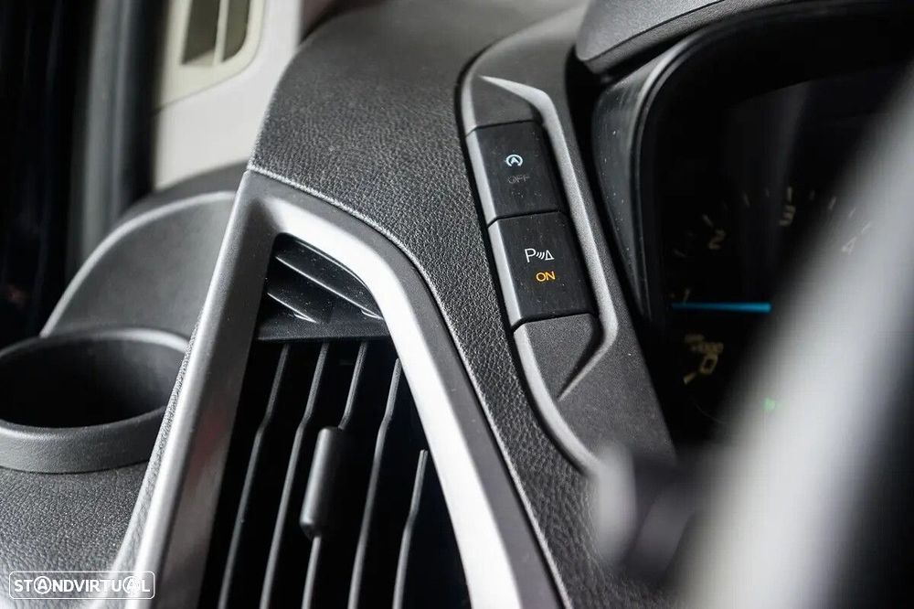 Ford Transit Custom Adaptada p/ 3 cadeiras de rodas - 45