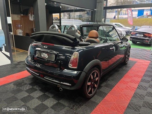 MINI Cabrio One Sidewalk - 12