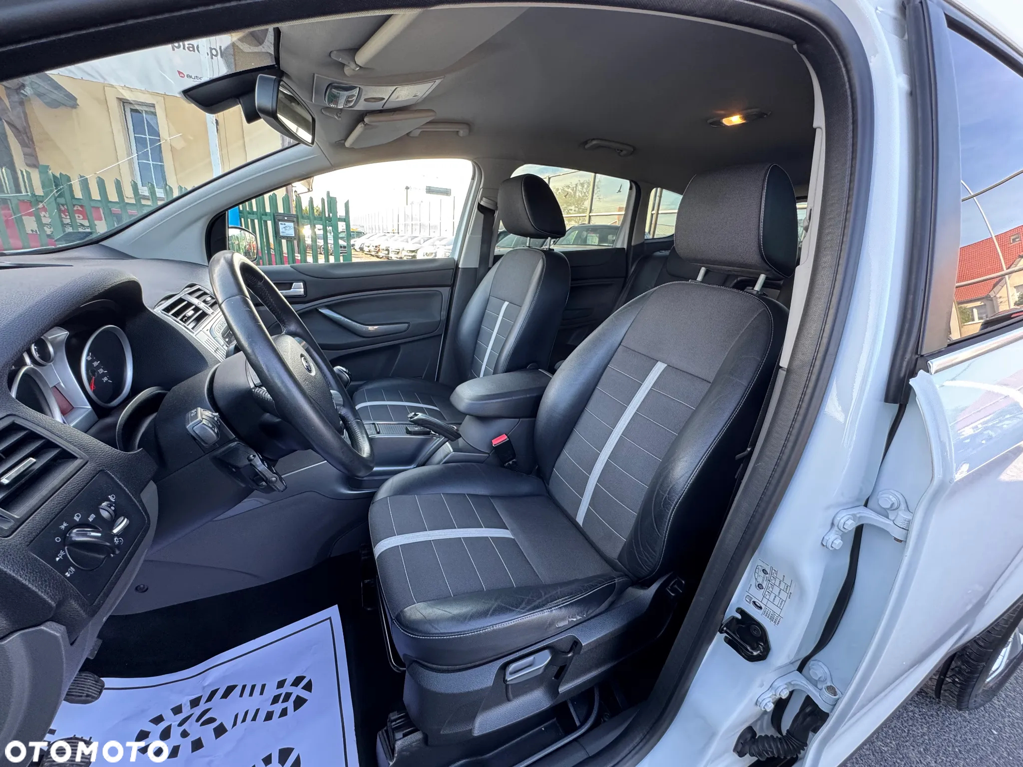 Ford Kuga 2.0 TDCi 2x4 Titanium - 18