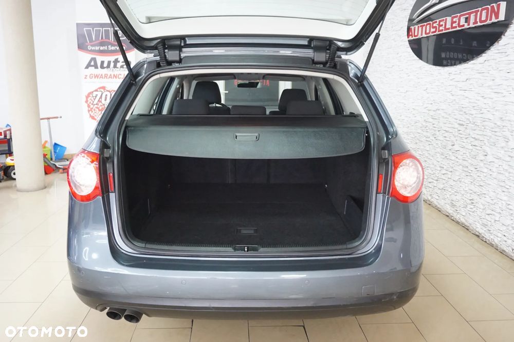 Volkswagen Passat Variant 2.0 TDI DPF Comfortline Blue Motion Technology - 18