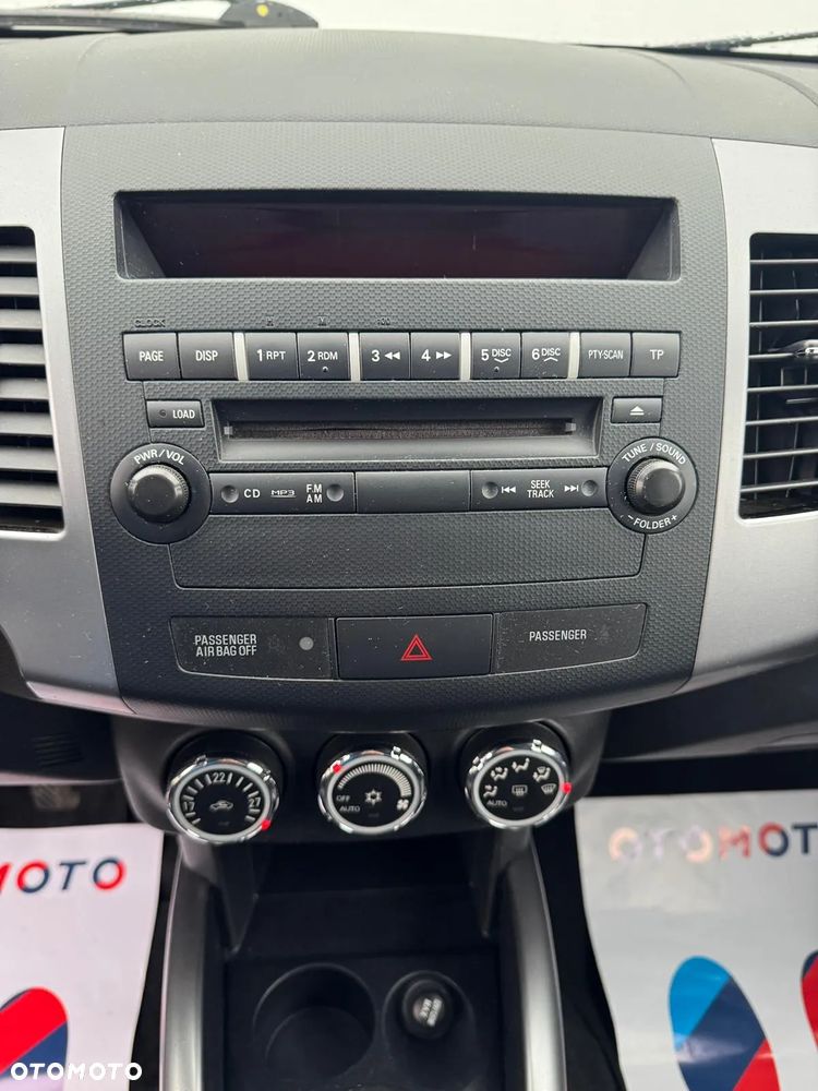 Mitsubishi Outlander - 25