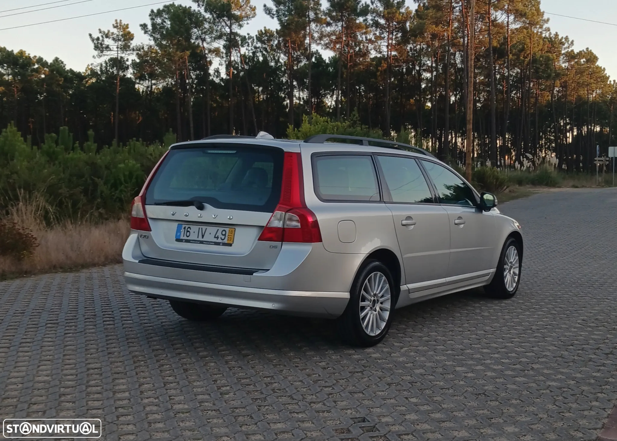 Volvo V70 2.4 D5 Momentum - 4